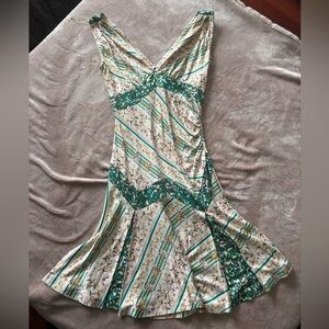 Diane Von Furstenberg White and Green Floral V-Neck Fit-and-Flare Dress